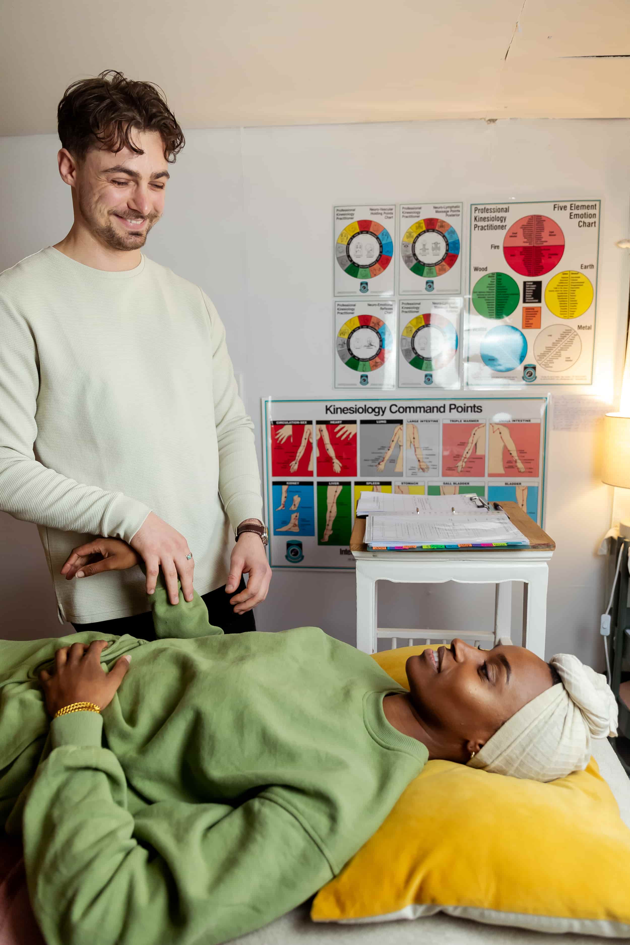 Vildan with a client during a kinesiology session